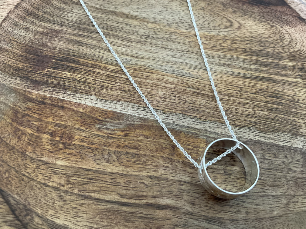 Etched Circle Pendant and Chain - Click Image to Close